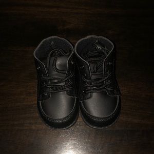 Walking shoes size 3